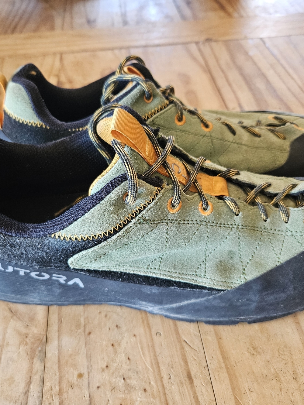 Butora Men's Green and Yellow Suede Climbing Shoes